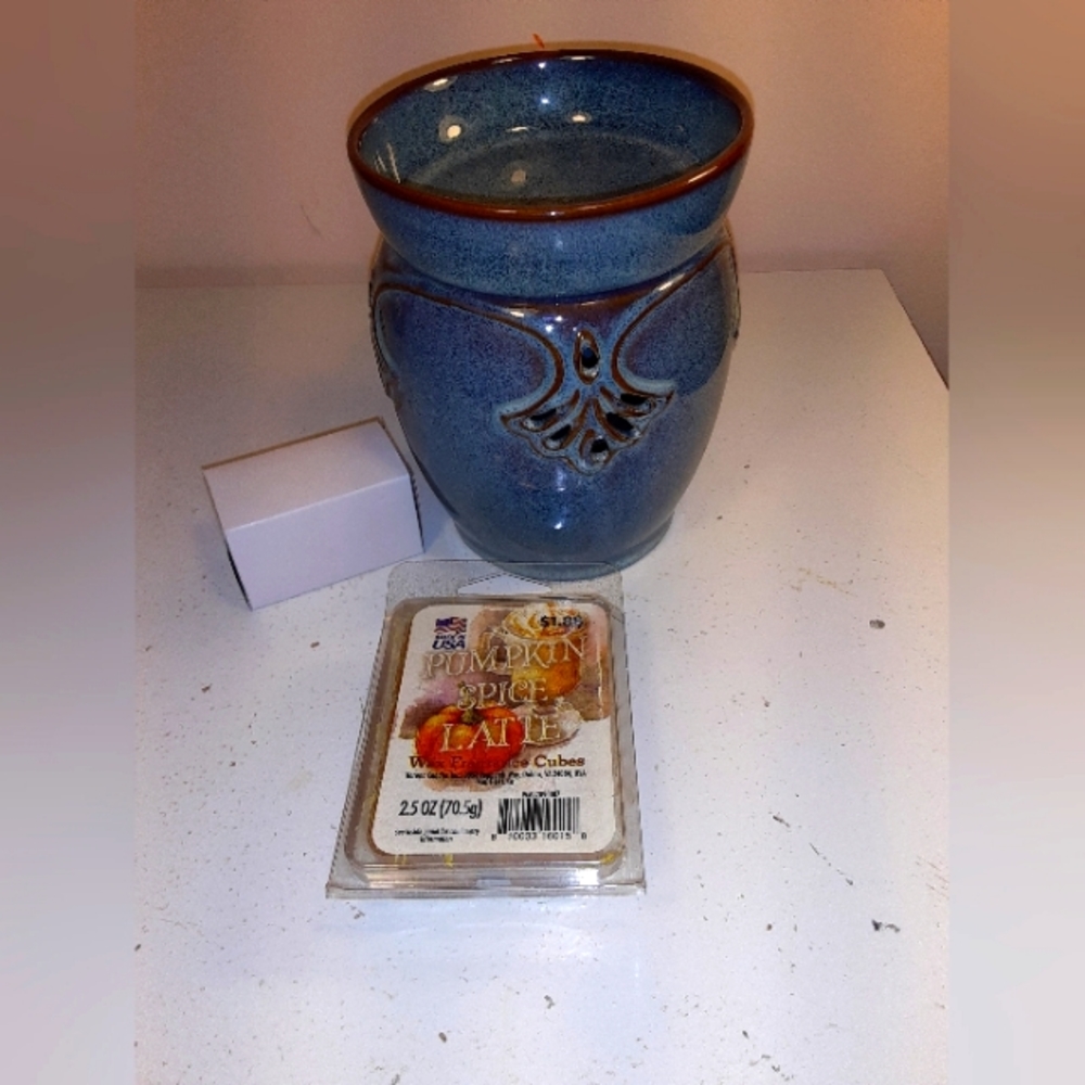 Candle wax warmer with wax